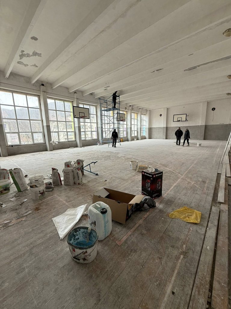 Ремонтът на СУ „Св. Климент Охридски“ – Троян приключва до края на месеца