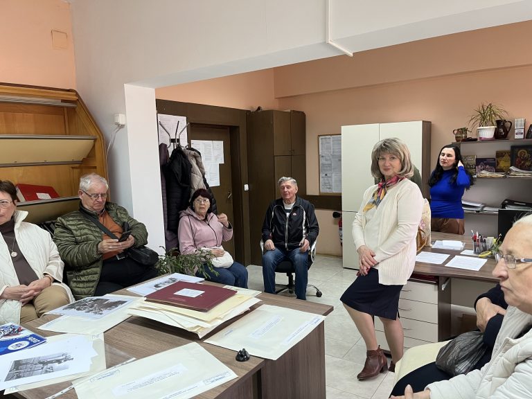 Ден на отворените врати в Държавен архив – Ловеч събра почитатели на космическата история