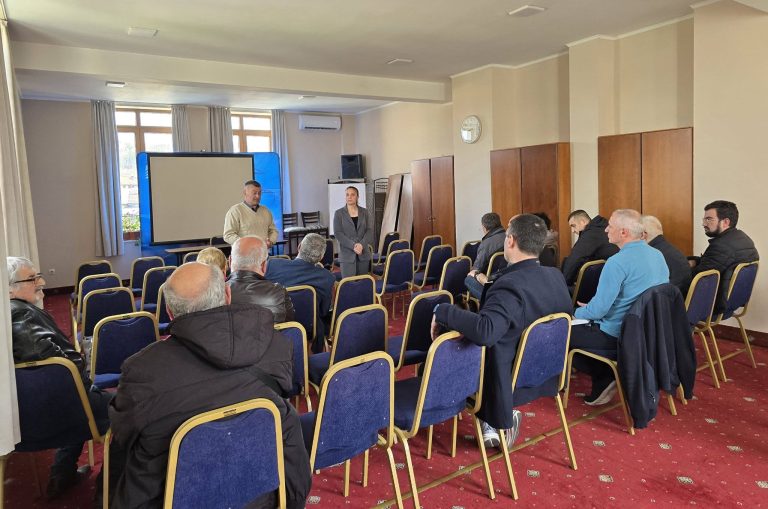 Кандидат-депутатите Ивет Горанова и Цветомир Цветков проведоха среща със спортните ръководители от Троян