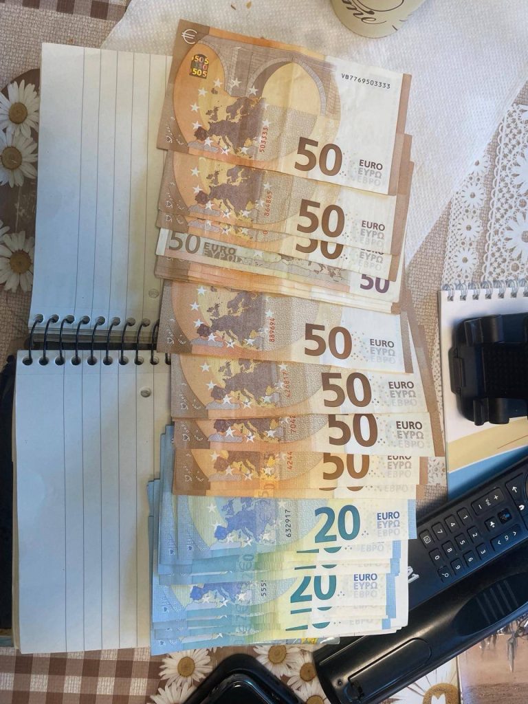 113 образци на бюлетини за изборите и  тетрадки с имена и суми срещу тях са открити при полицейска операция в Плевенско