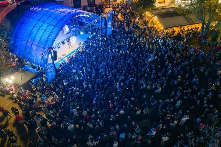 ГЕРБ-СДС закри предизборната си кампания в Ловеч с концерт