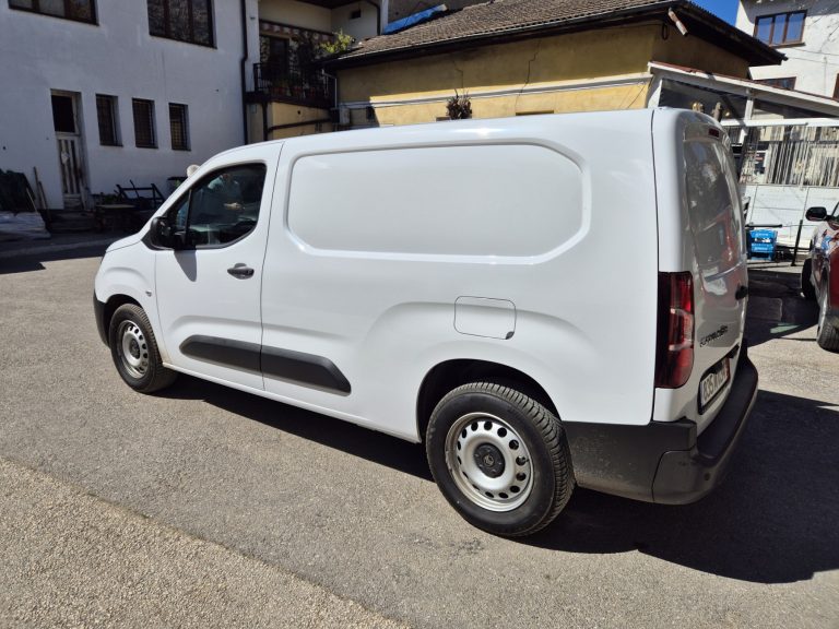 Община Тетевен закупи нов автомобил за нуждите на Домашния социален патронаж