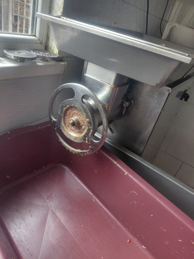 Незаконен цех за производство на месни продукти в с.Торос