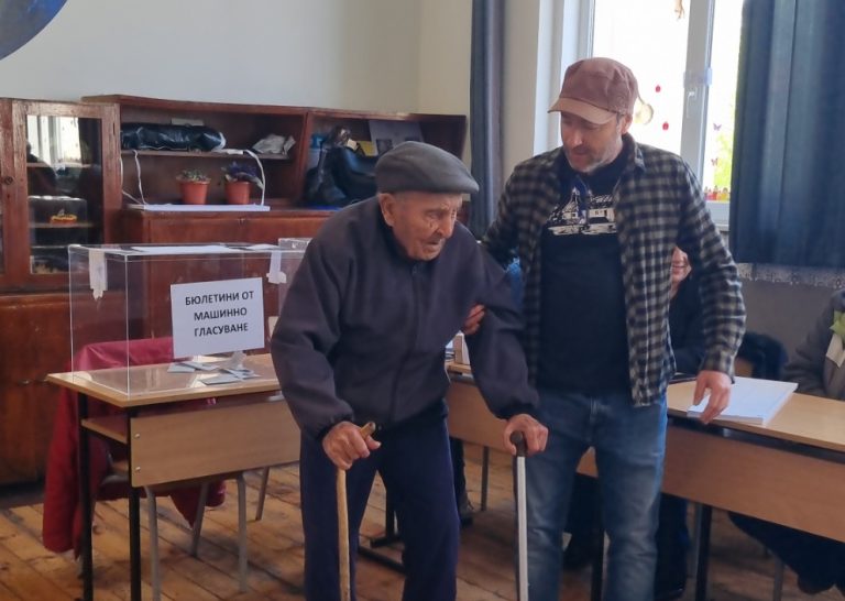 Трима столетници от община Левски ще гласуват  в изборите за народни представители