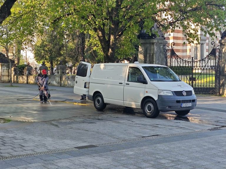 Започна основно миене и на централната пешеходна зона на Плевен