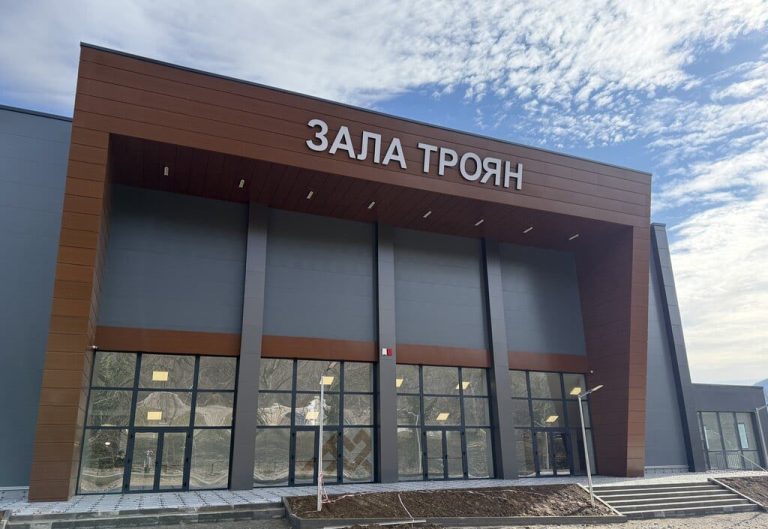 Новата спортна зала „Троян“ приета без забележки