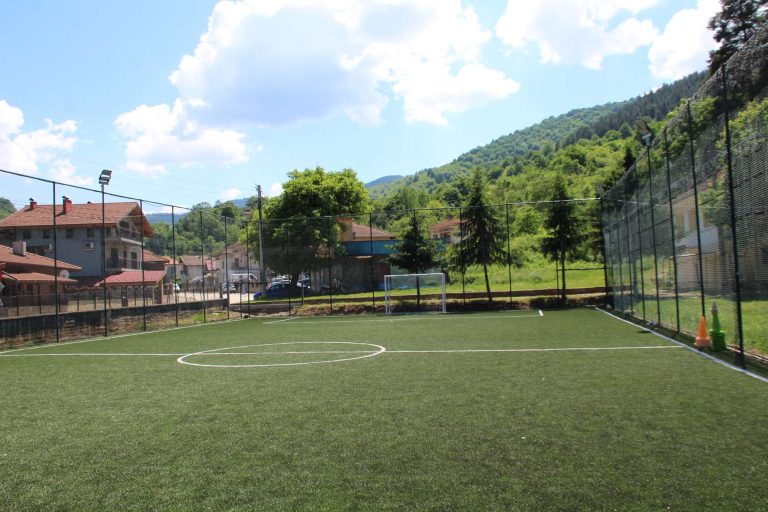 В село Градежница  реновираха спортна