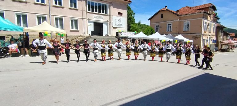 Празникът на Шипково събра жители и гости с музика и танци