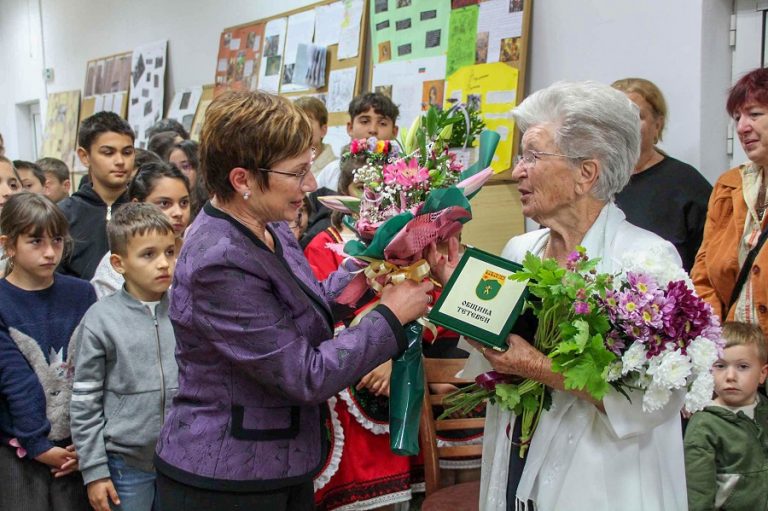 Дългогодишният учител Мария Милева навърши 90 години