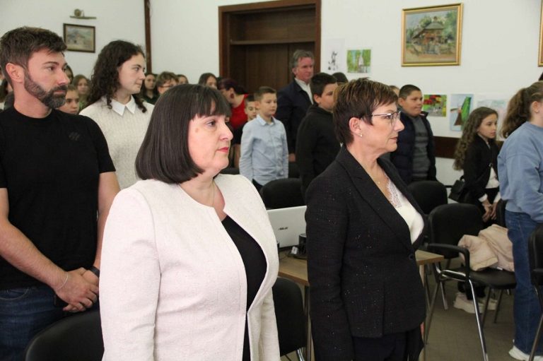 В Тетевен наградиха участниците в конкурса „150 години безсмъртие: Априлското въстание през моите очи“