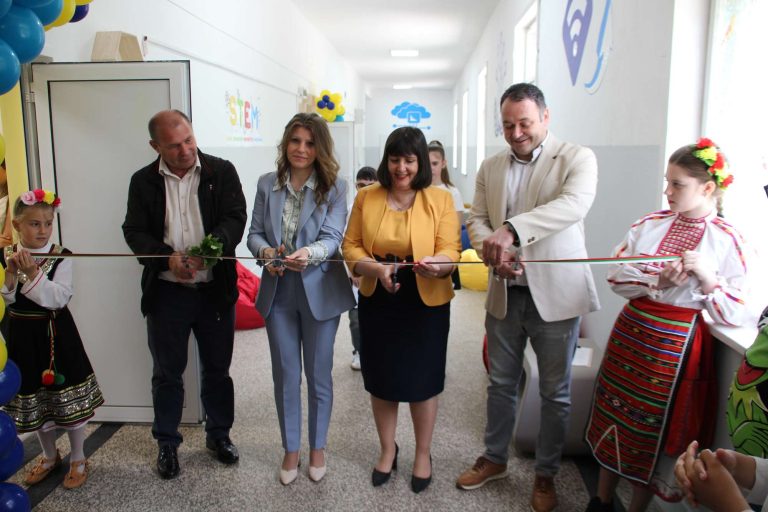 Училището в село Градежница с нови STEM кабинети