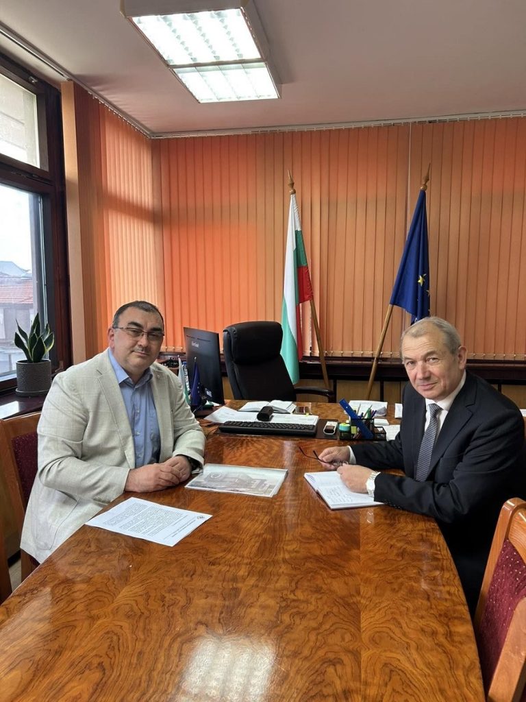 Обсъждат създаването на училище за парамедици в Плевен