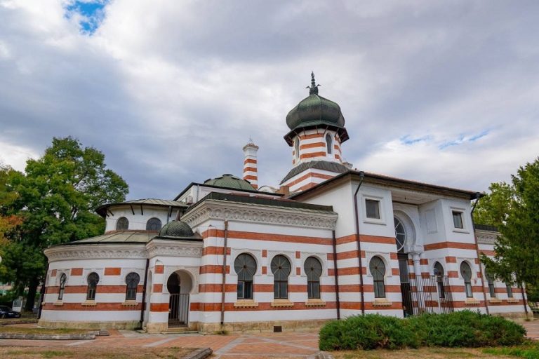 Художествена галерия Дарение „Колекция Светлин Русев“ в Плевен  отбелязва 42 години от своето откриване