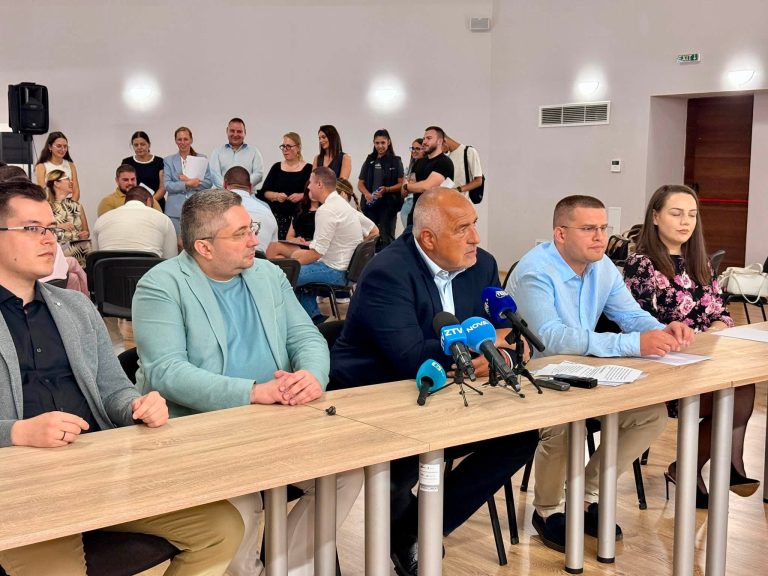 Бойко Борисов коментира бюджета и президентските избори по време на академията „Новите умове“ в Ловеч