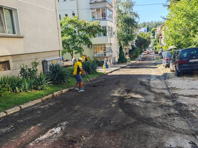 Продължават ремонтите на улици в Плевен