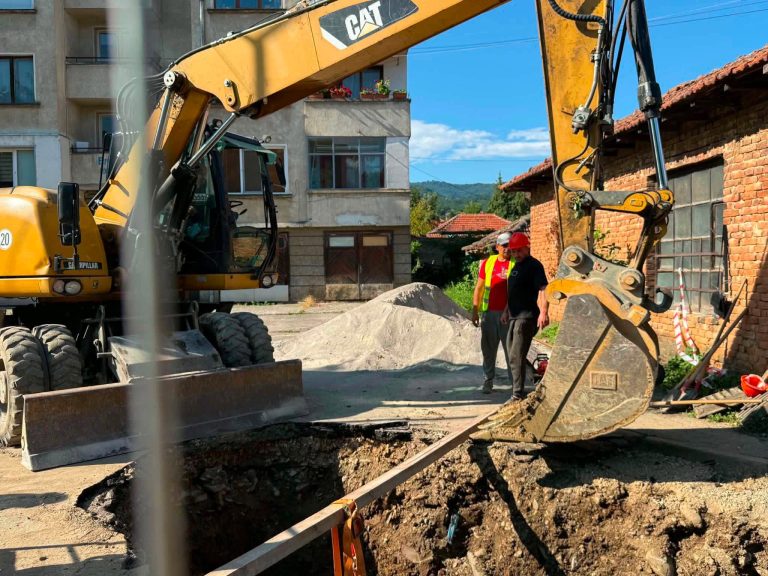 Напредва изграждането на дъждовна канализация в квартал „Лъгът“ в Троян