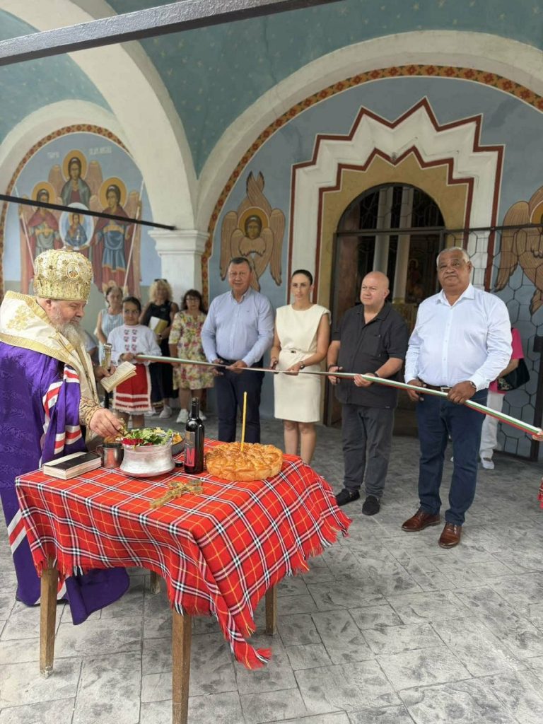 Реставрираната сграда на църквата „Св. Архангел Михаил“ беше открита в с. Лесичери
