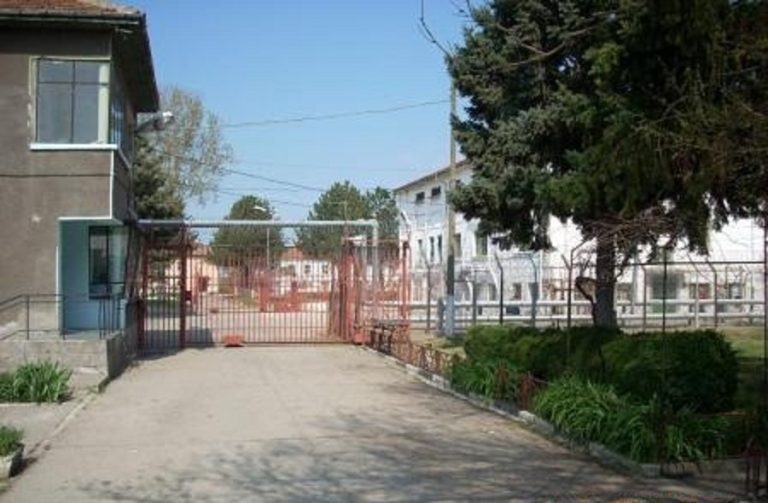 300 таблетки откриха при проверка на багаж за затворник в Белене
