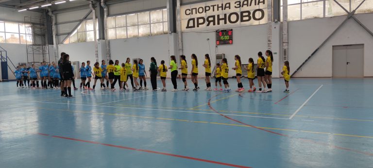 Хандбалистките на ХК „Ловеч 98“ победиха румънския гранд CSM București на турнира „Христо Коев“