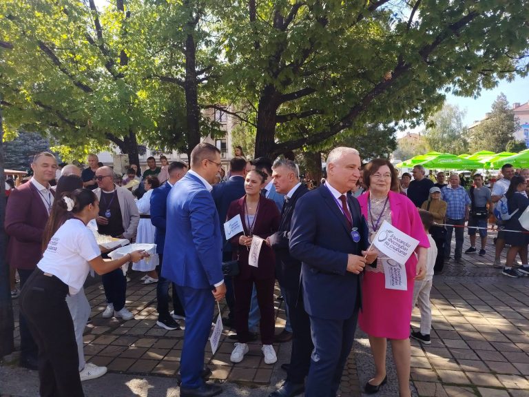 33-ият Български фестивал на сливата превърна Троян в столица на сливовицата, традициите и доброто настроение