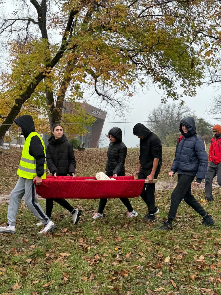 Ученици от Троянско премериха сили в „Ден на оцеляване“ и показаха умения за първа помощ