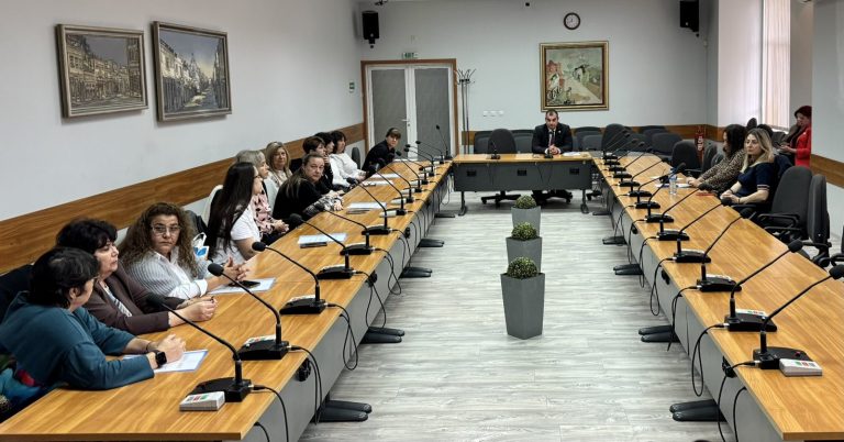 ЛОВЕЧ. Връчиха бюджетите на училищата и детските градини