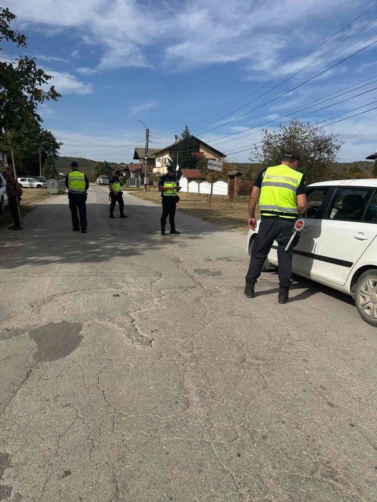 Полицията провери 372 автомобила и 27 търговски обекта в Ловешко, задържани за наркотици